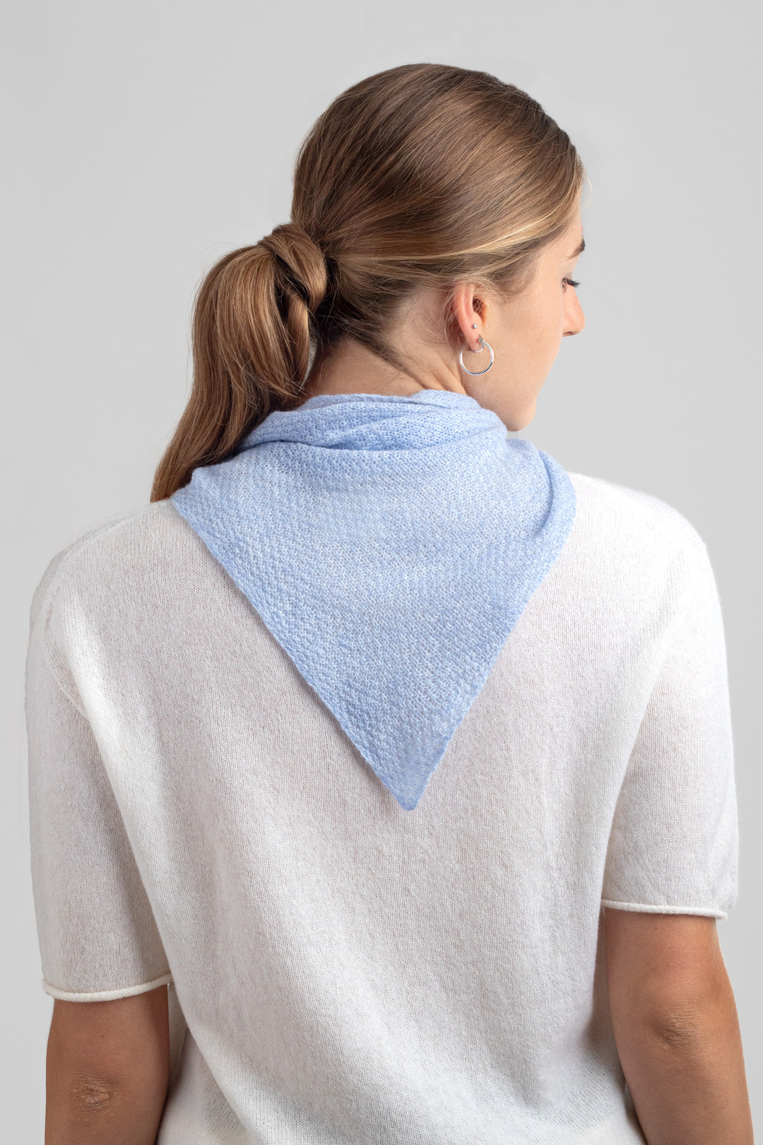 Cashmere triangle scarf #colour_atollo-blue