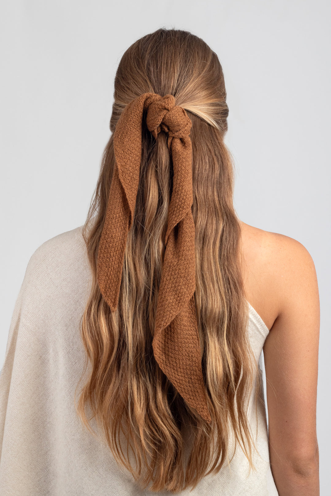 Cashmere triangle scarf #colour_vicuna